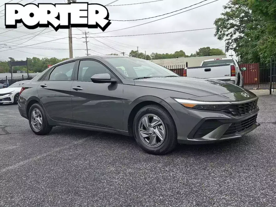 2025 Hyundai Elantra SE photo 1