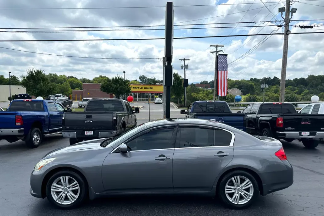 2011 Infiniti G25 photo 1