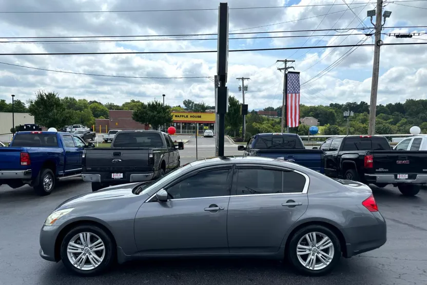 2011 Infiniti G25 photo 1