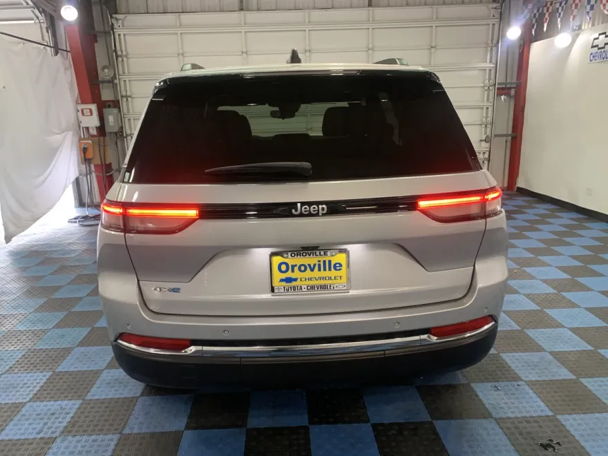 2024 Jeep Cherokee Limited 4xe photo 1