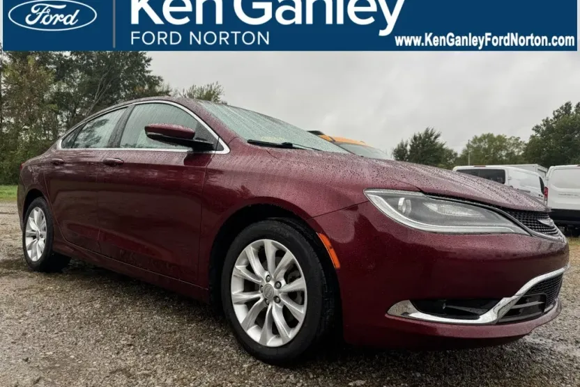 2015 Chrysler 200 C photo 1