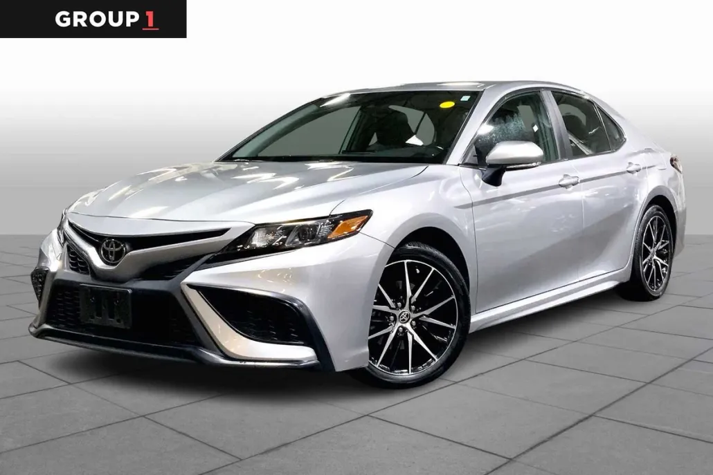 2022 Toyota Camry SE photo 1