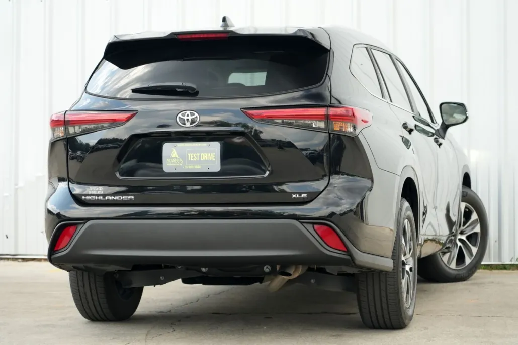 2023 Toyota Highlander XLE photo 1