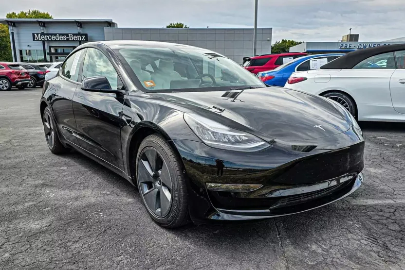 2022 Tesla Model 3 Long Range photo 1