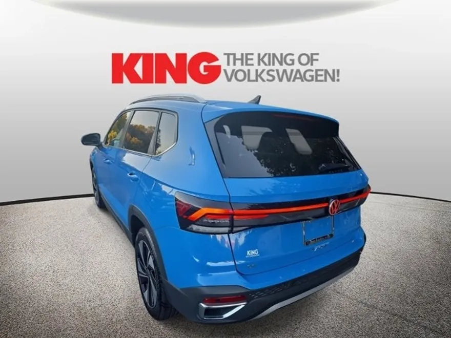 2025 Volkswagen Taos SE photo 1