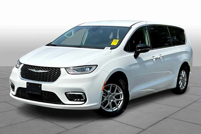 2024 Chrysler Pacifica Touring L photo 1