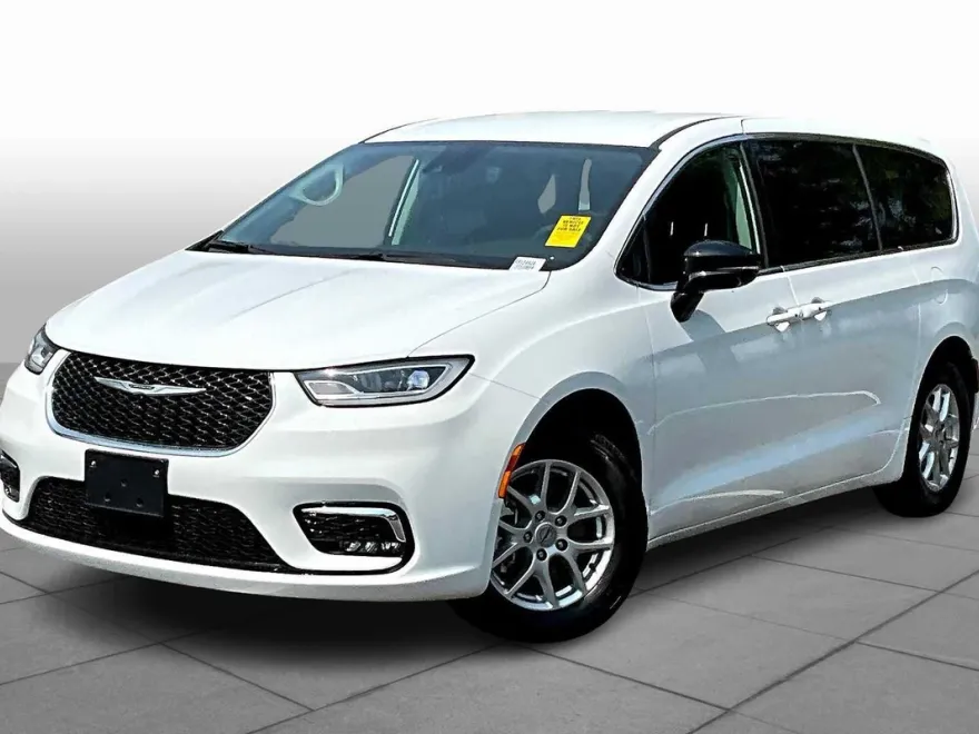 2024 Chrysler Pacifica Touring L photo 1