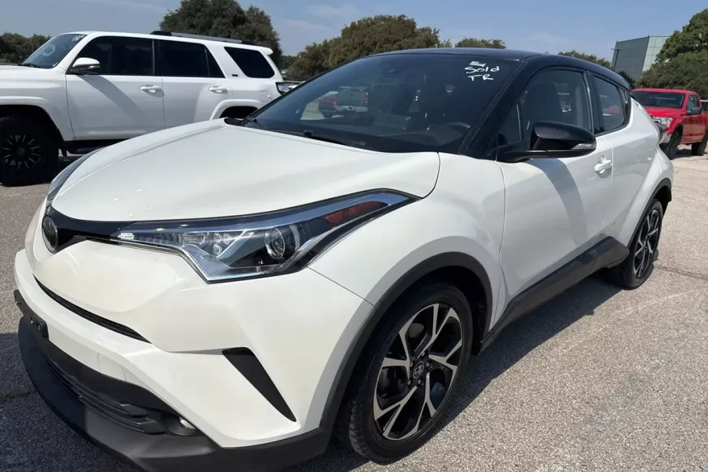2019 Toyota C-HR Limited photo 1