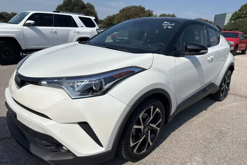 2019 Toyota C-HR Limited photo 1