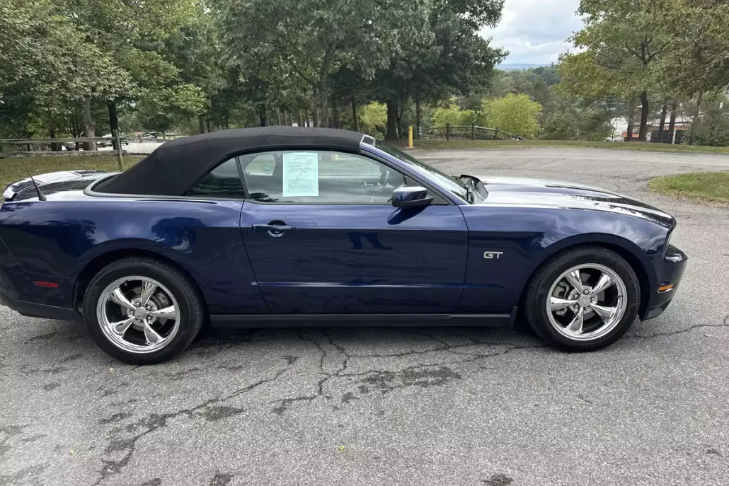 2010 Ford Mustang GT Convertible photo 1
