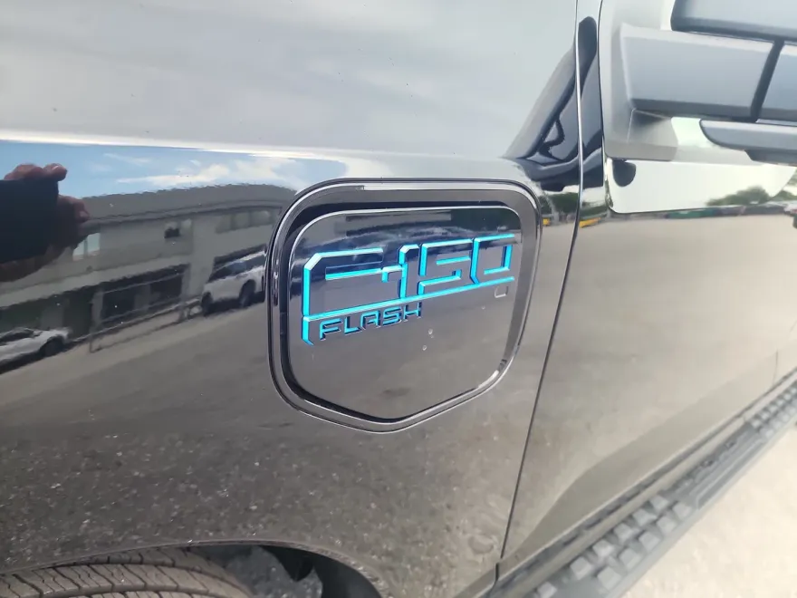 2025 Ford F-150 Lightning photo 1