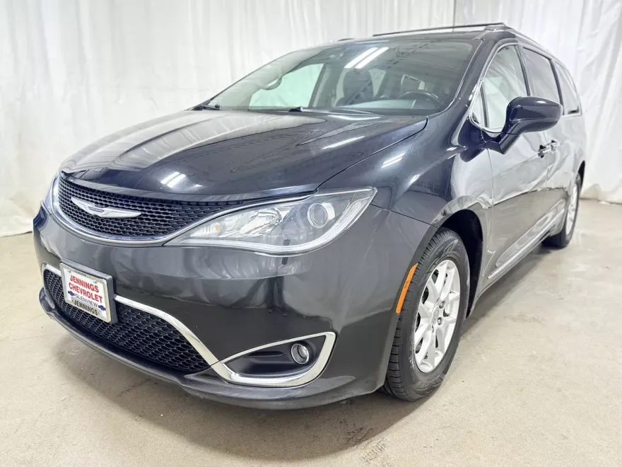 2020 Chrysler Pacifica Touring L photo 1