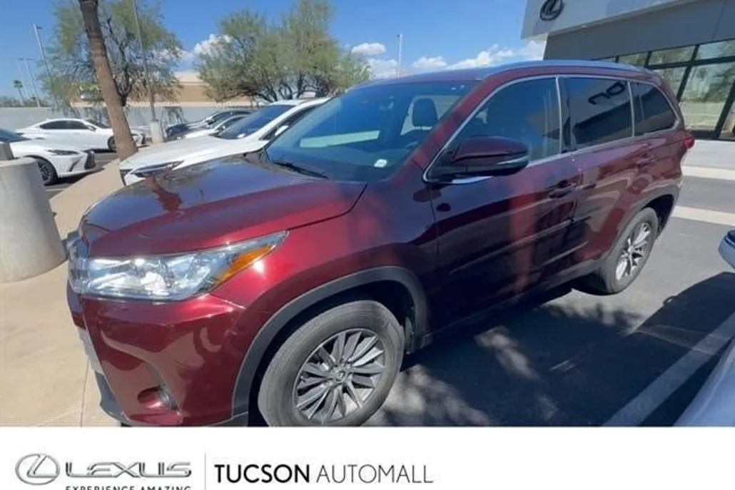 2019 Toyota Highlander XLE photo 1