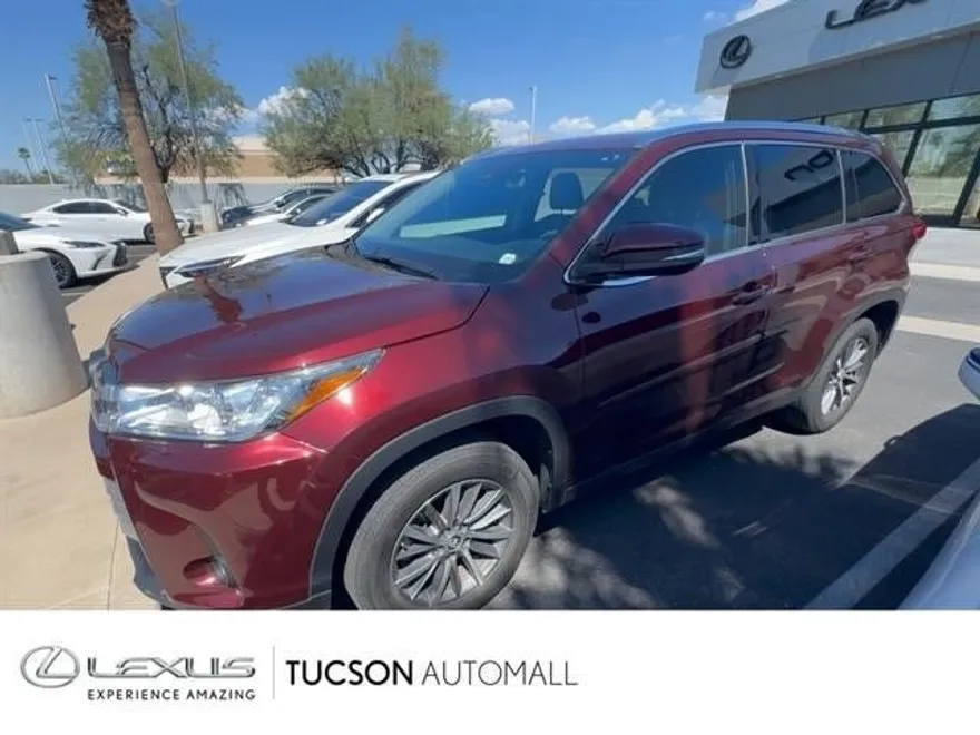 2019 Toyota Highlander XLE photo 1
