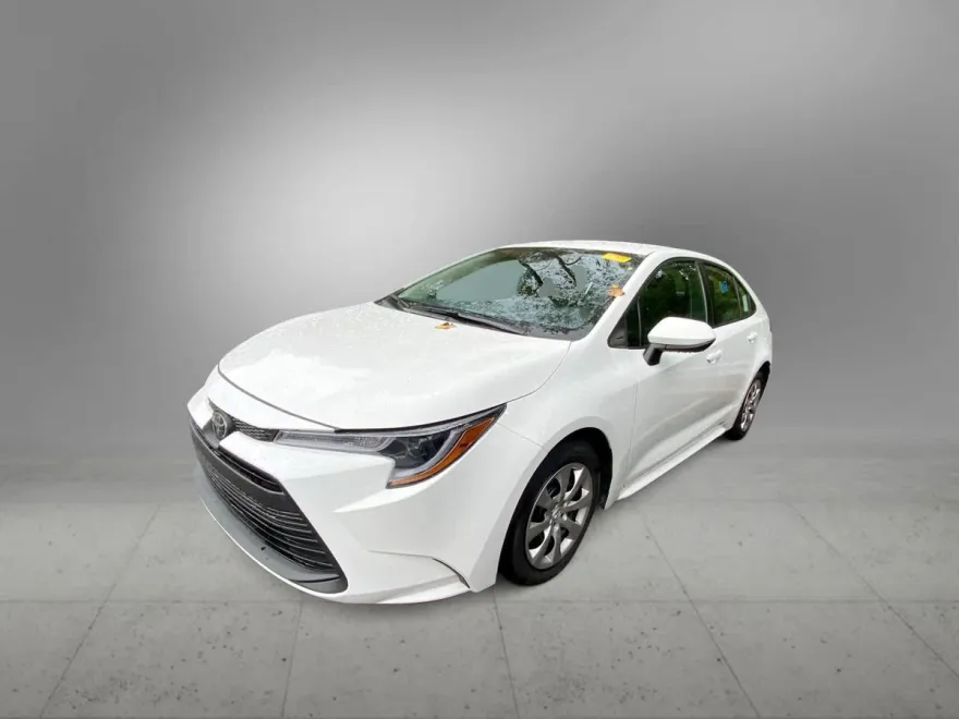 2024 Toyota Corolla LE photo 1