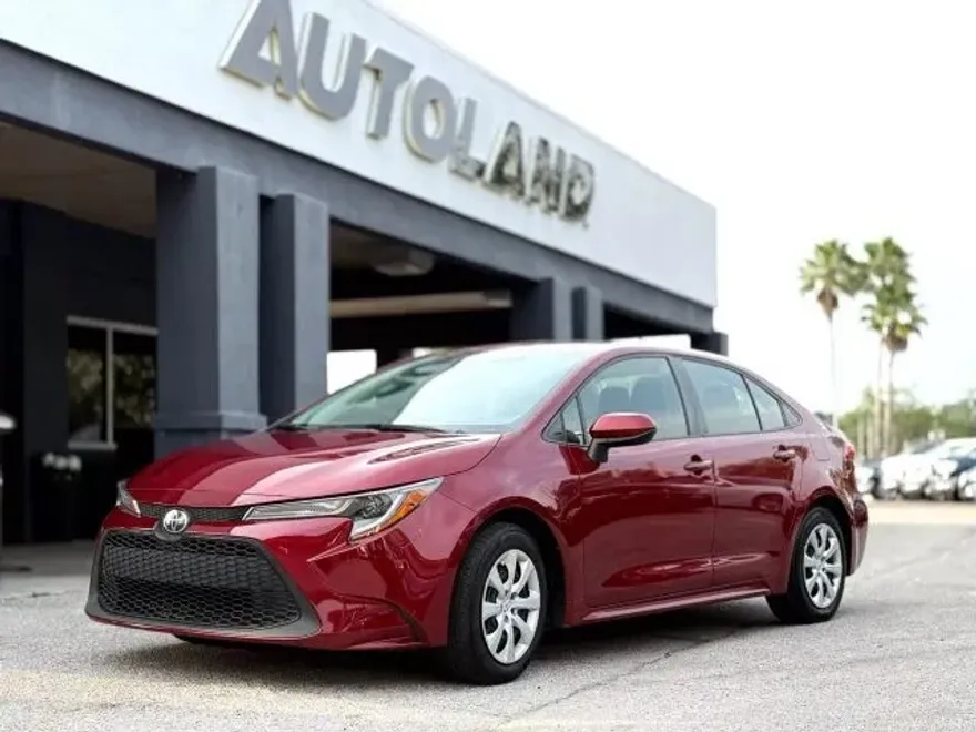 2022 Toyota Corolla LE photo 1