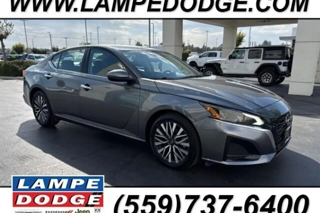 2023 Nissan Altima 2.5 SV photo 1