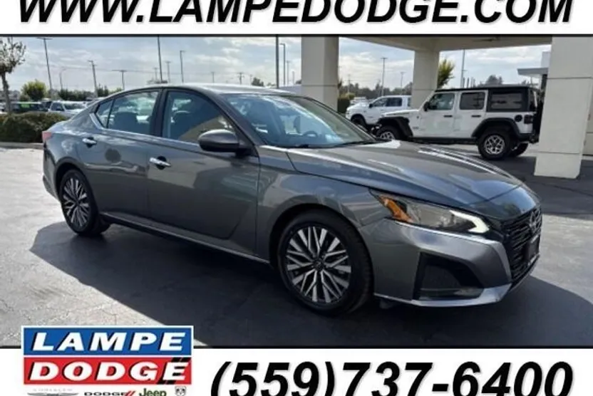 2023 Nissan Altima 2.5 SV photo 1
