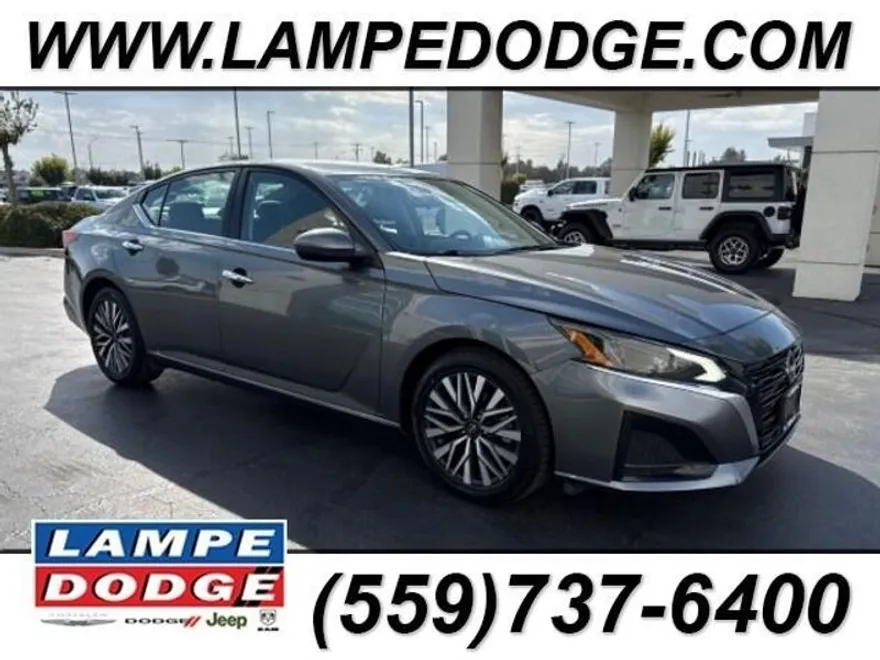 2023 Nissan Altima 2.5 SV photo 1