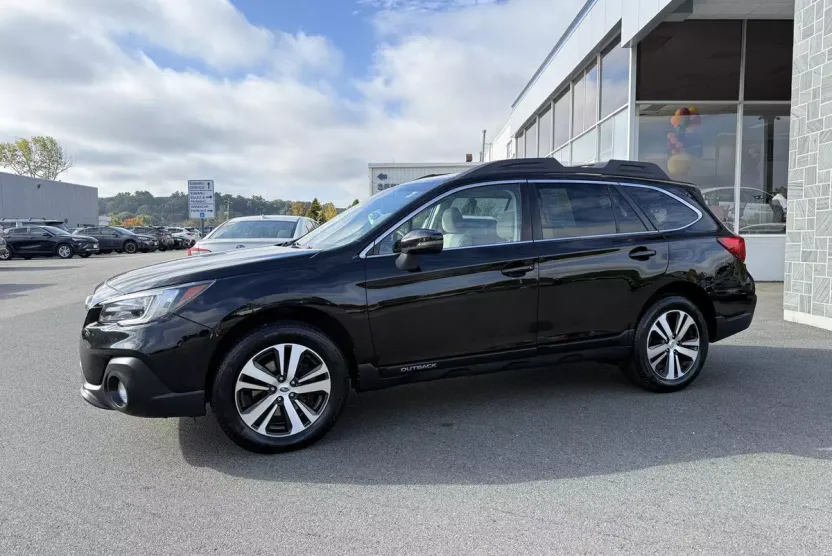 2019 Subaru Outback Limited photo 1