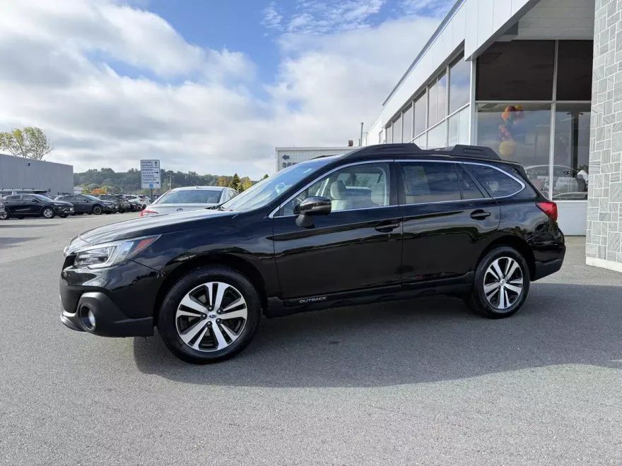 2019 Subaru Outback Limited photo 1