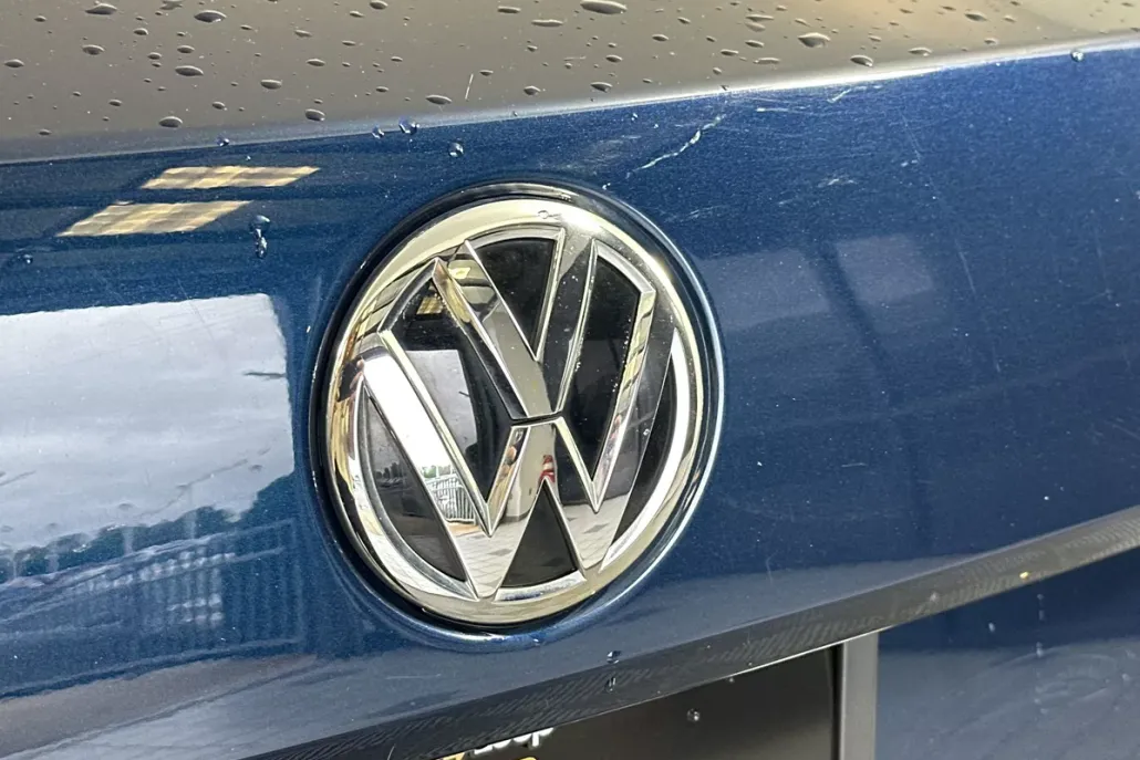 2019 Volkswagen Passat 2.0T Wolfsburg Edition photo 1