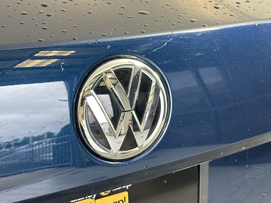 2019 Volkswagen Passat 2.0T Wolfsburg Edition photo 1