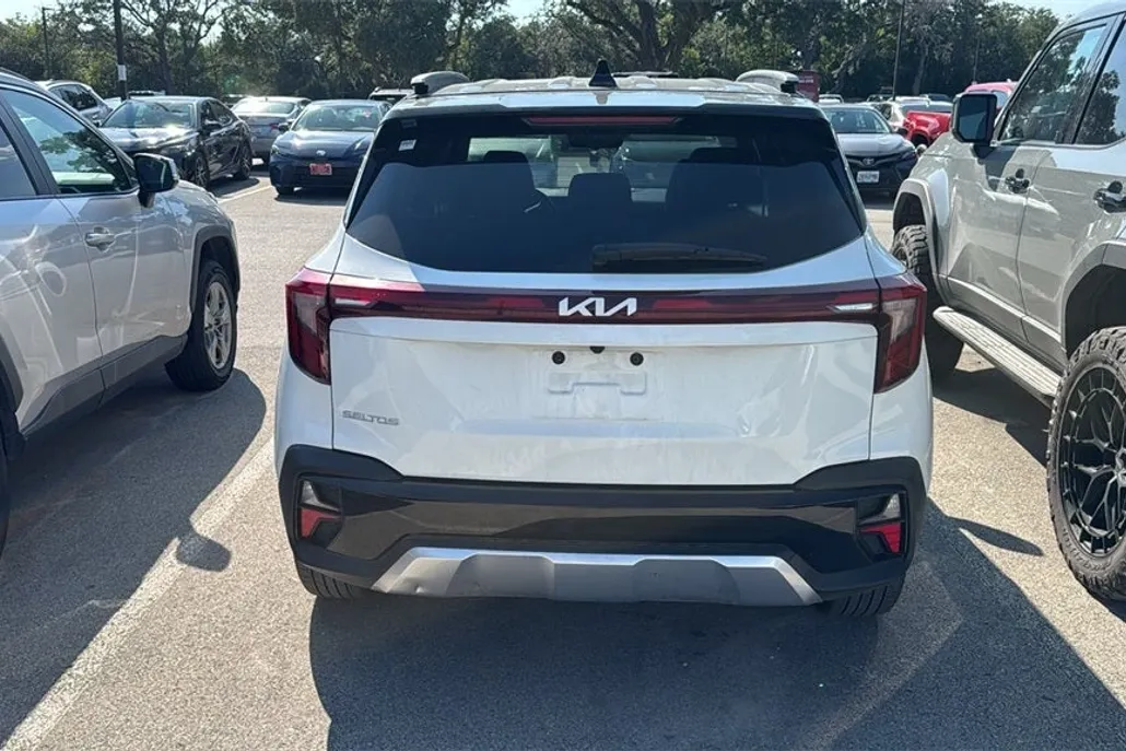 2024 Kia Seltos S photo 1