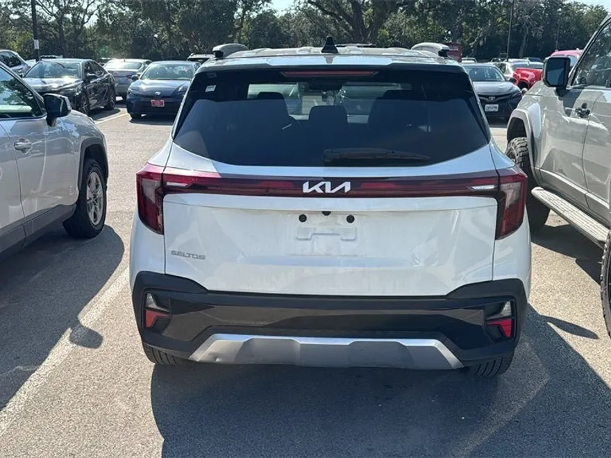 2024 Kia Seltos S photo 1