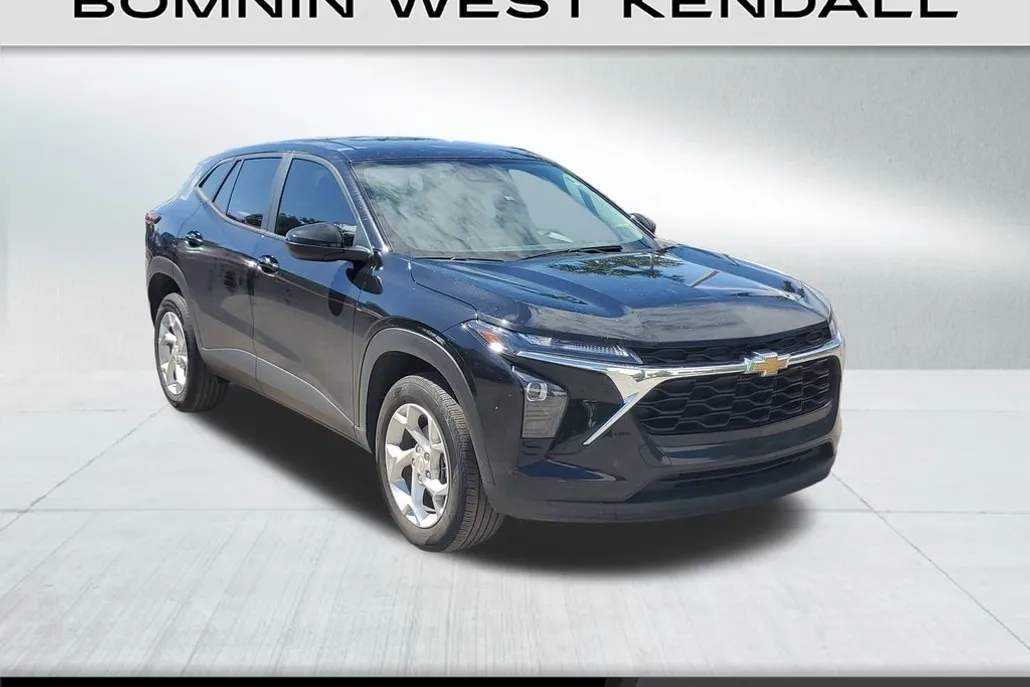 2024 Chevrolet Trax LS photo 1