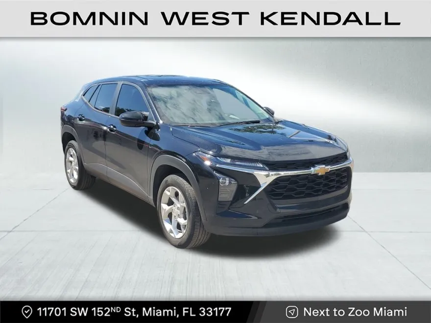 2024 Chevrolet Trax LS photo 1