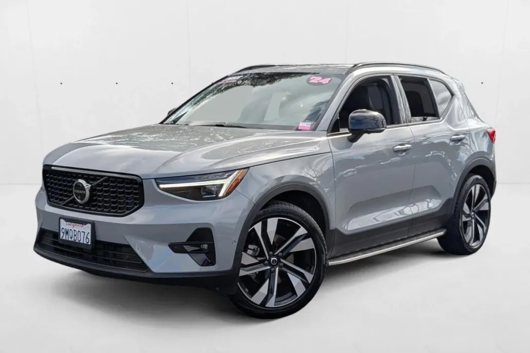2024 Volvo XC40 Plus photo 1