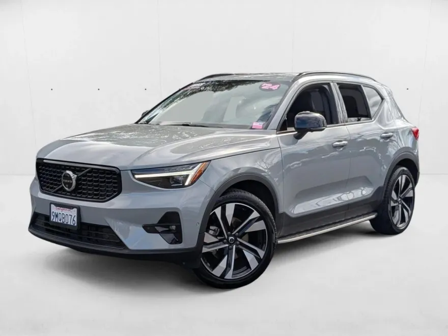 2024 Volvo XC40 Plus photo 1