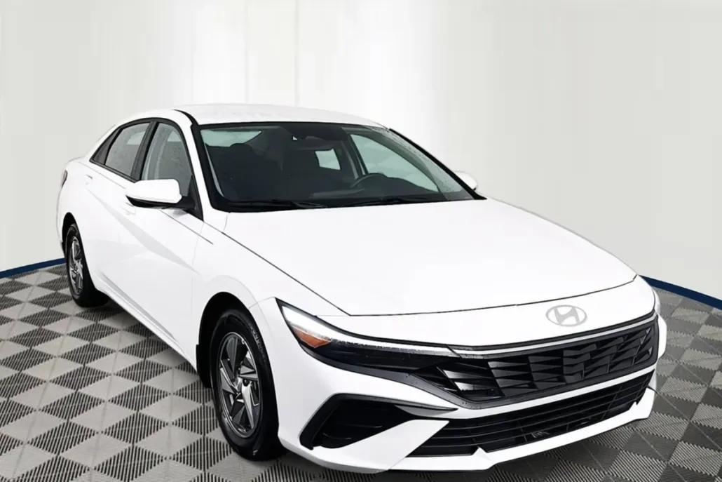 2025 Hyundai Elantra SE photo 1