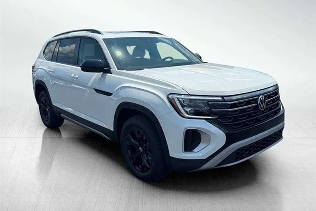 2025 Volkswagen Atlas Peak Edition SE photo 1