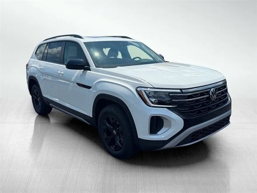 2025 Volkswagen Atlas Peak Edition SE photo 1