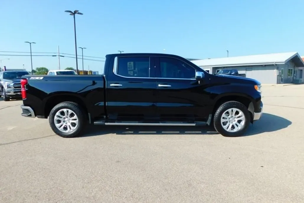 2024 Chevrolet Silverado 1500 LTZ photo 1