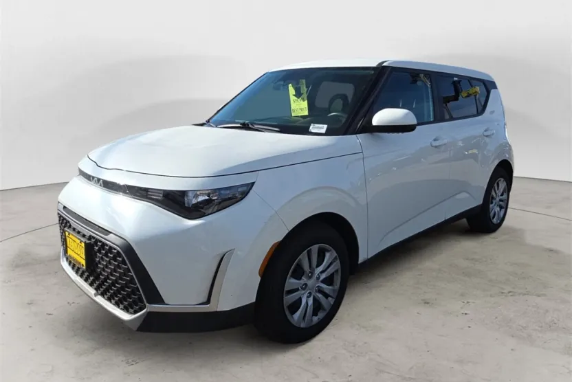 2023 Kia Soul LX photo 1