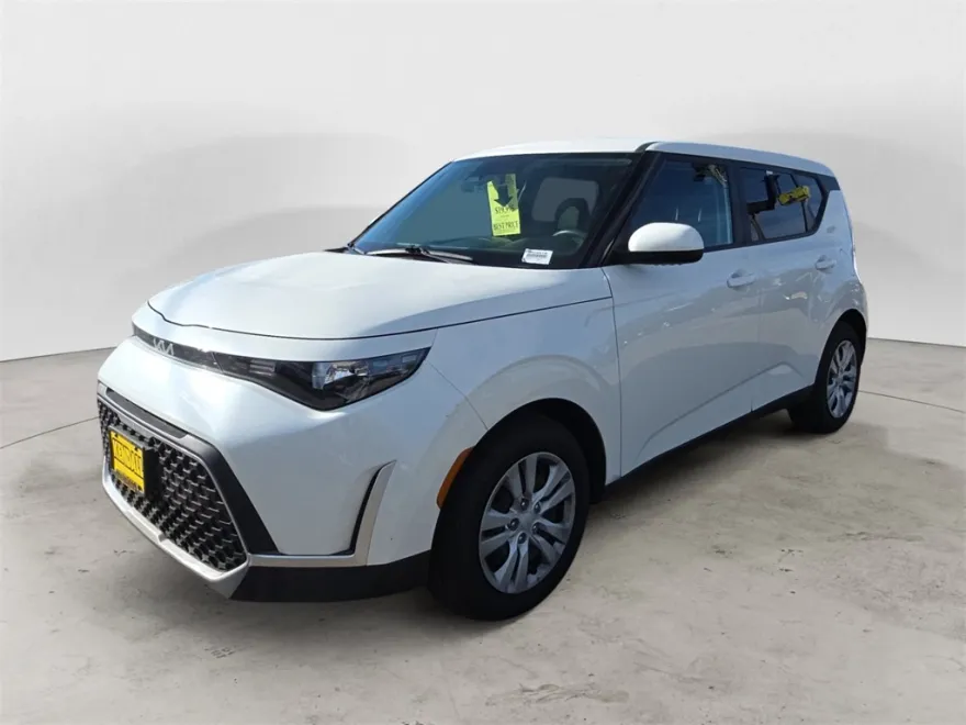 2023 Kia Soul LX photo 1