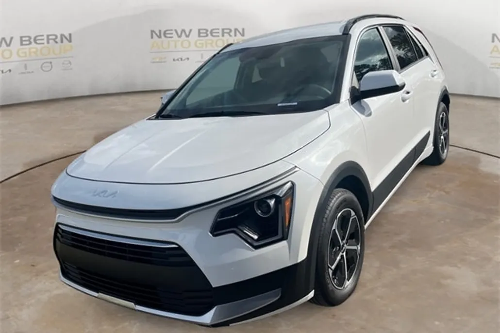 2025 Kia Niro LX photo 1