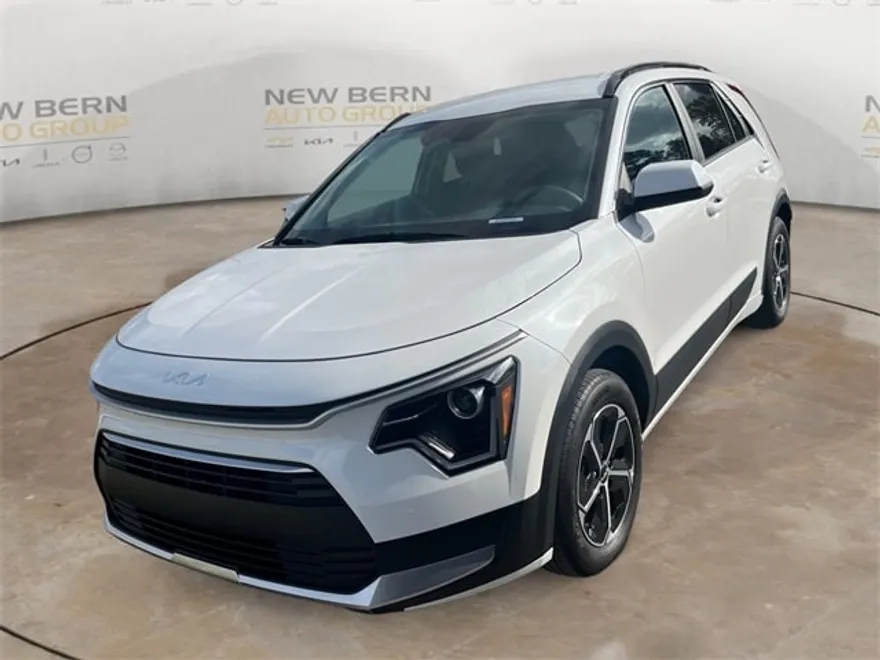 2025 Kia Niro LX photo 1