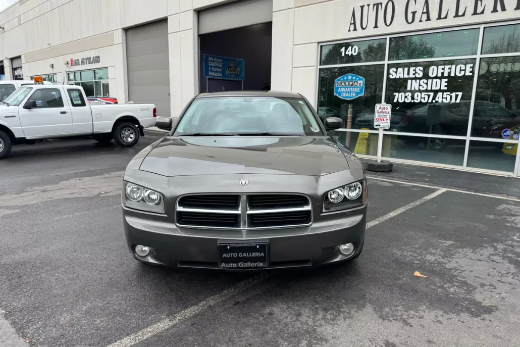 2010 Dodge Charger SXT Plus photo 1