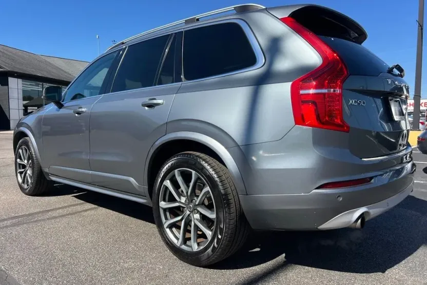 2019 Volvo XC90 T5 Momentum photo 1