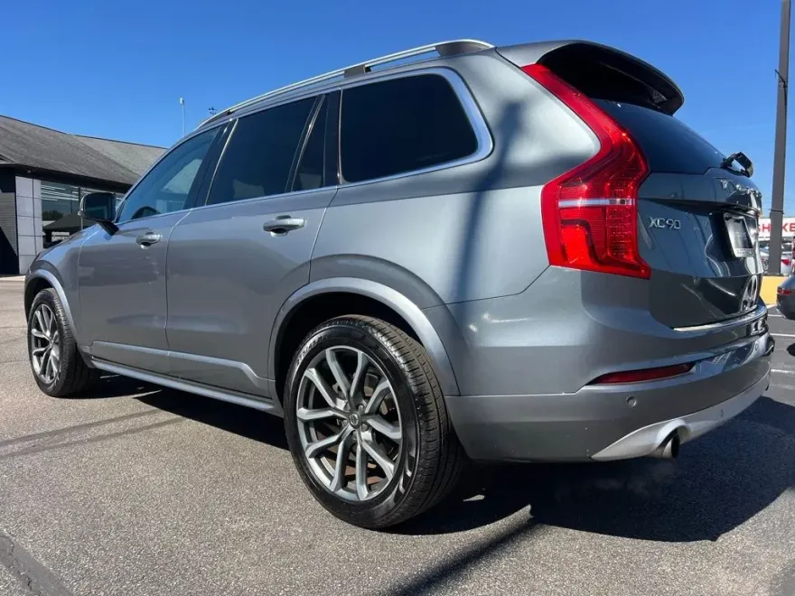 2019 Volvo XC90 T5 Momentum photo 1