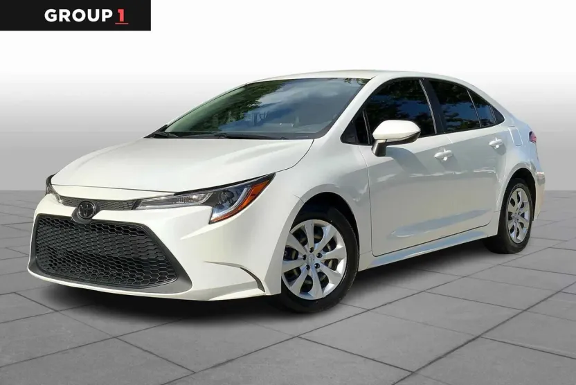 2022 Toyota Corolla LE photo 1