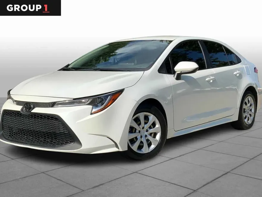 2022 Toyota Corolla LE photo 1