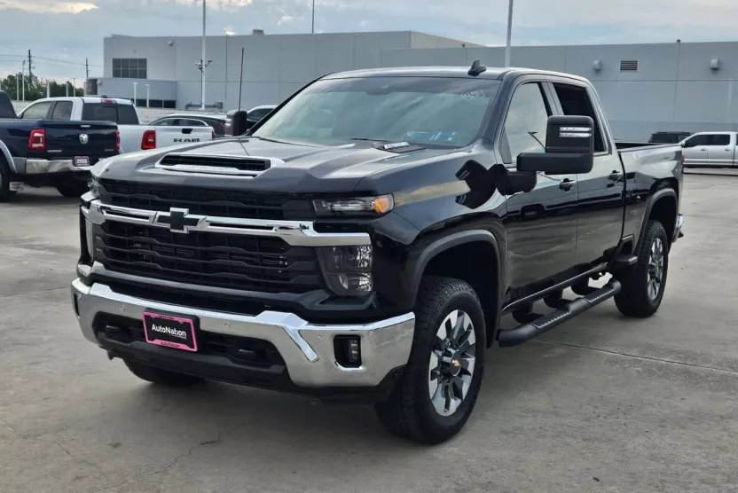 2025 Chevrolet Silverado 2500HD LT photo 1