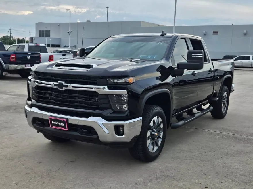 2025 Chevrolet Silverado 2500HD LT photo 1