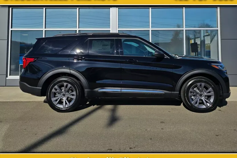 2025 Ford Explorer photo 1