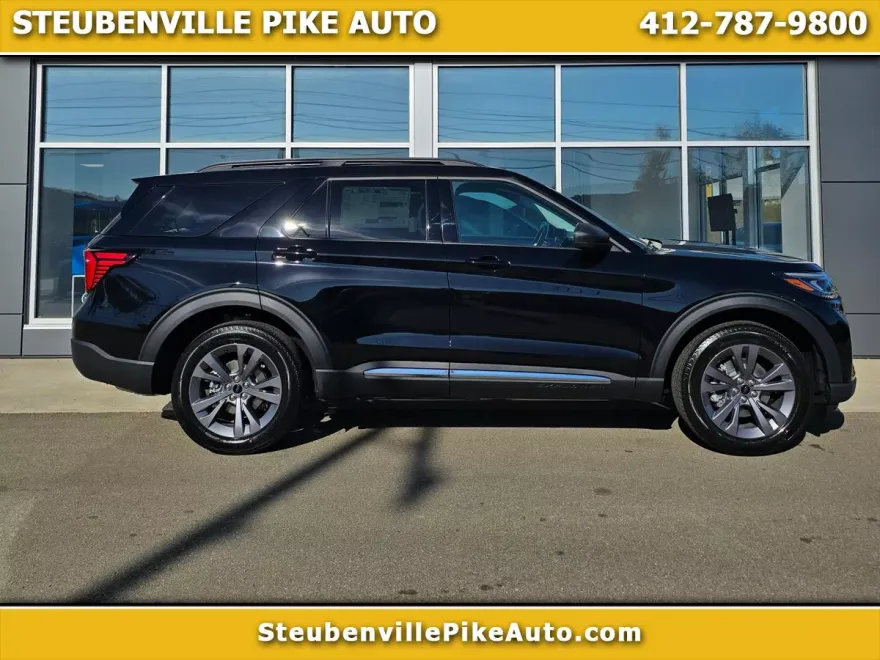 2025 Ford Explorer photo 1